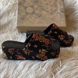 Free People Harbor Brocade Flatform Sandals - Size 9.5/39.5, Black/Gold/Magenta